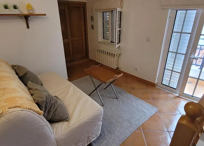 Seaside Gem, 3 Ensuites, & Town Centre Apartamento Nazaré