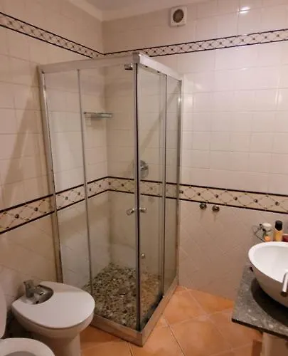 Daire Seaside Gem, 3 Ensuites, & Town Centre