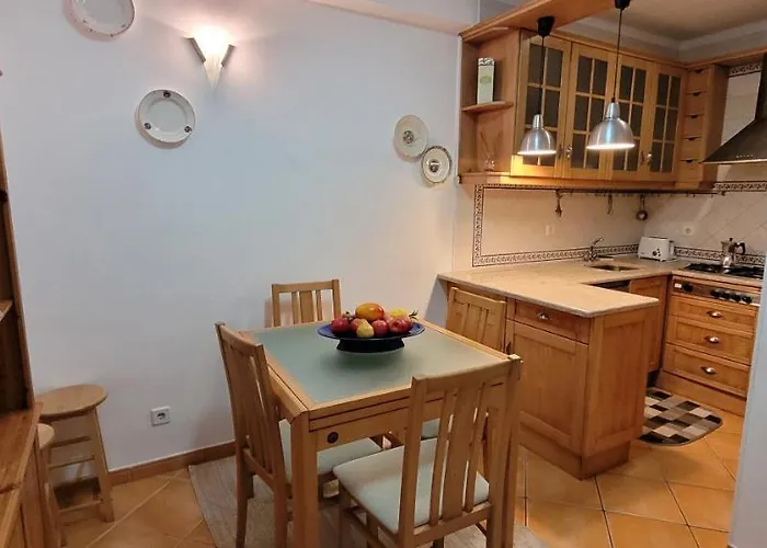 Daire Seaside Gem, 3 Ensuites, & Town Centre
